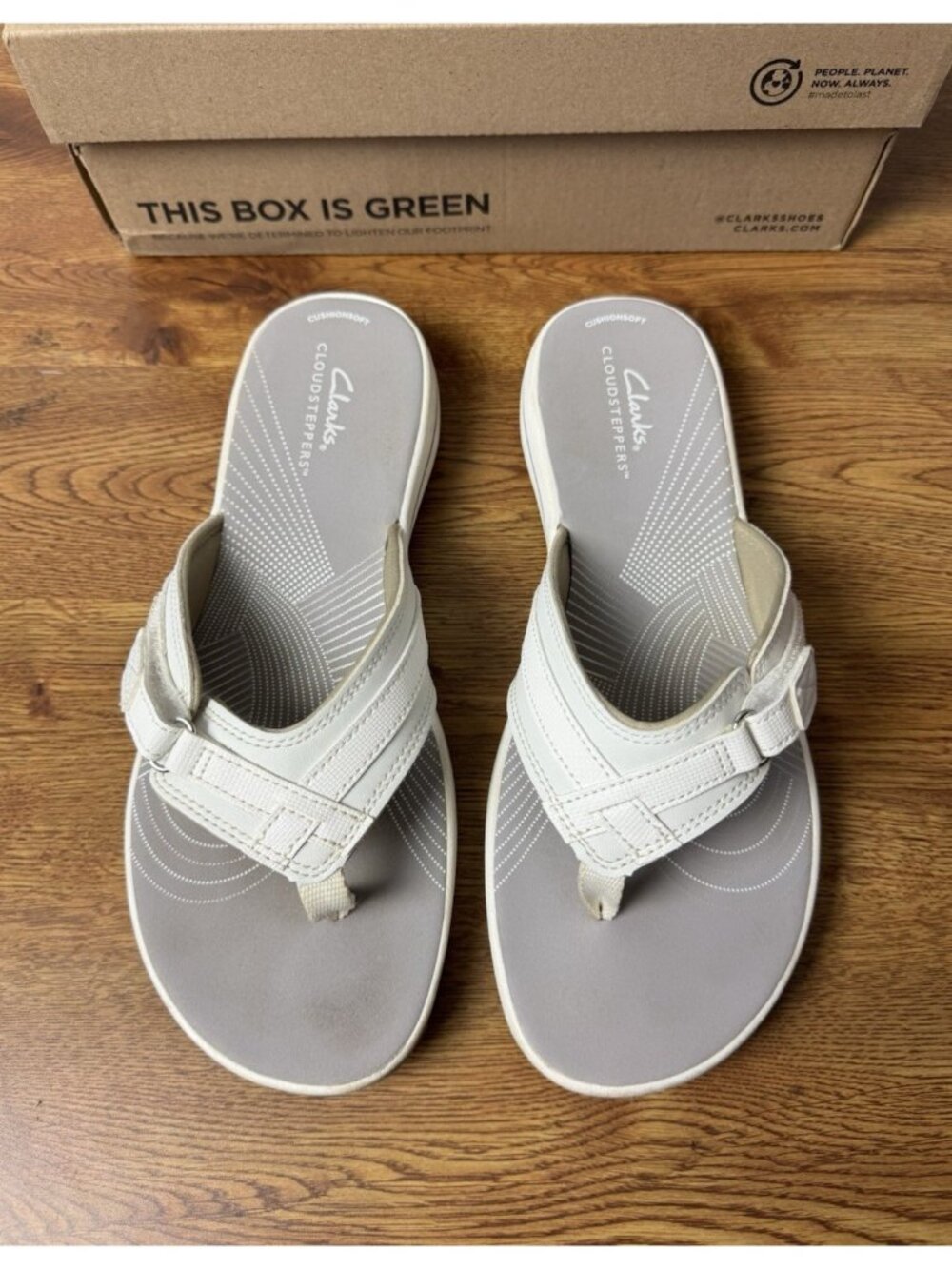 Clarks Women's Breeze Sea Flip Flops Sandals Cloudsteppers White Size 9